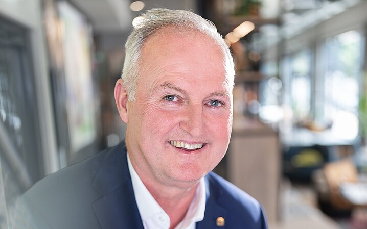 Porträt Verkaufsleiter Dirk Meiertoberens