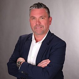 Porträt von Christoph Haas, Gebietsverkaufsleiter für das Musterhaus Ingolstadt-Kösching bei allkauf