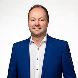 Porträt von Stefan Röhrle, Gebietsverkaufsleiter für das Musterhaus Fellbach bei allkauf